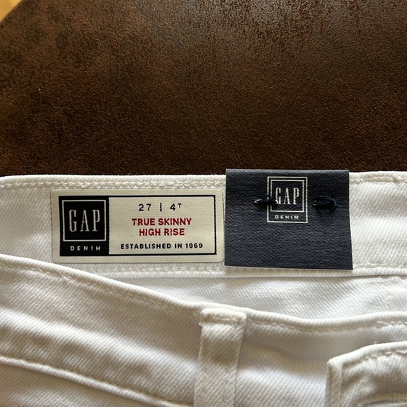 Gap true skinny high rise white jeans size 4 tall (size 27) brand new with tags - Picture 2 of 6